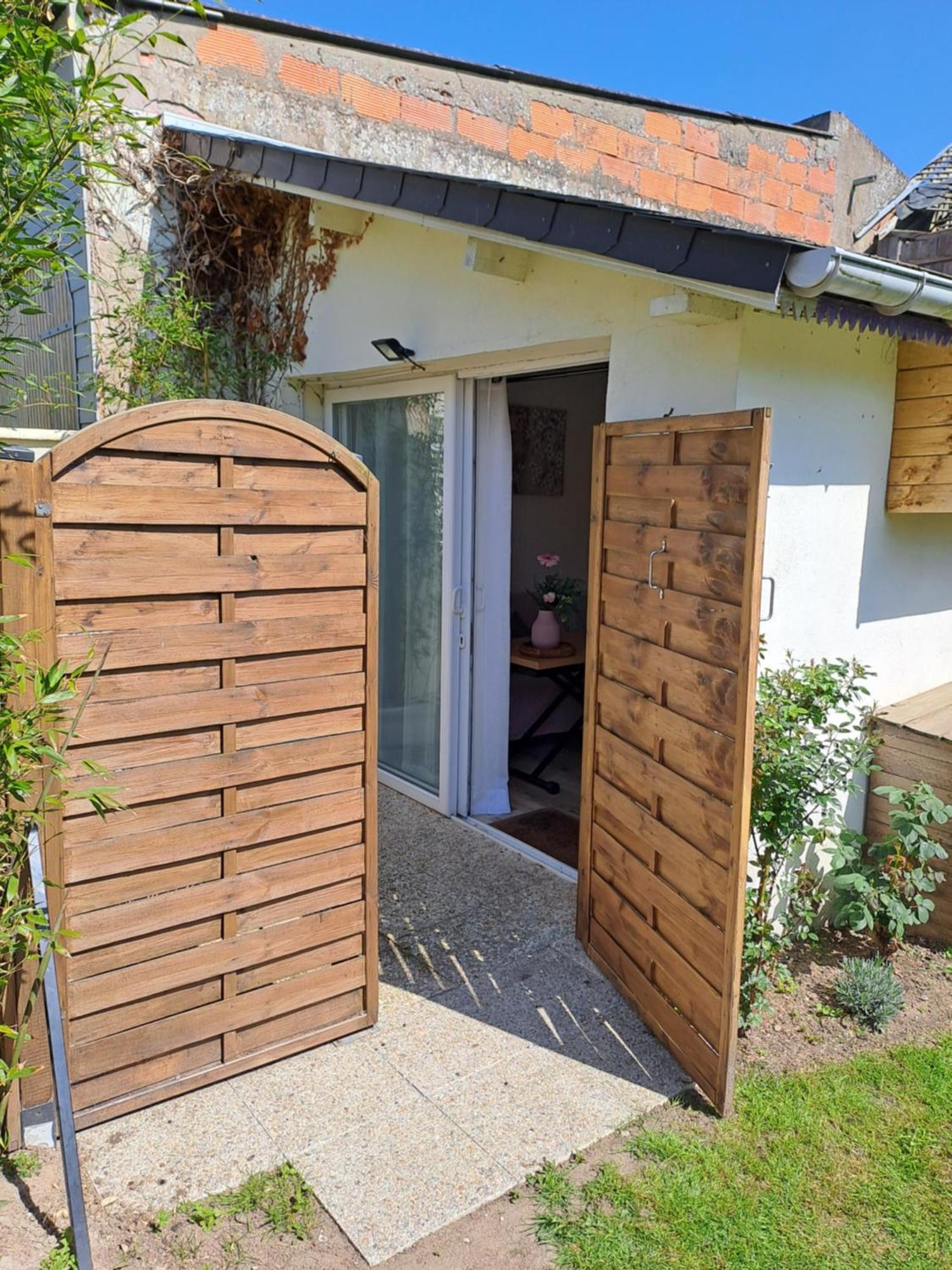 Joli Studio Au Calme Dans Un Jardin Privatif Уистреам Экстерьер фото